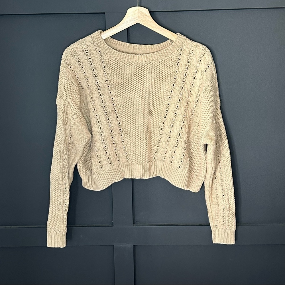 Super cute tan cropped, la hearts brand knit sweater size small